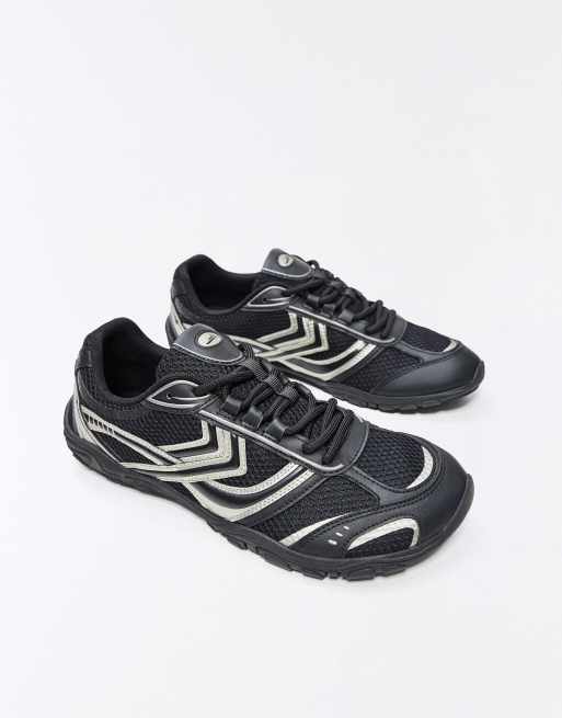 Bershka Barefoot trainers in black, 3 of 7