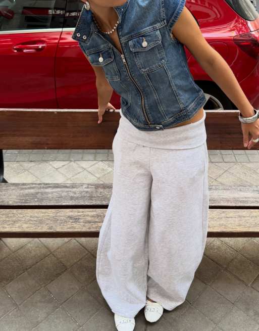 Bershka Barrel-Fit-Hose aus Plüsch in Hellgrau, 3 von 5