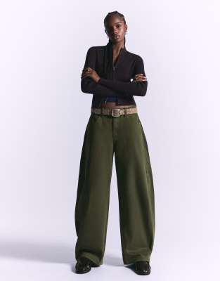Bershka - Barrel-Hose in Khaki-Grün