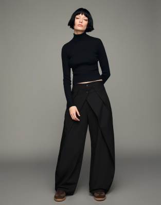 Bershka - Barrel-Hose in Schwarz mit Abnähern