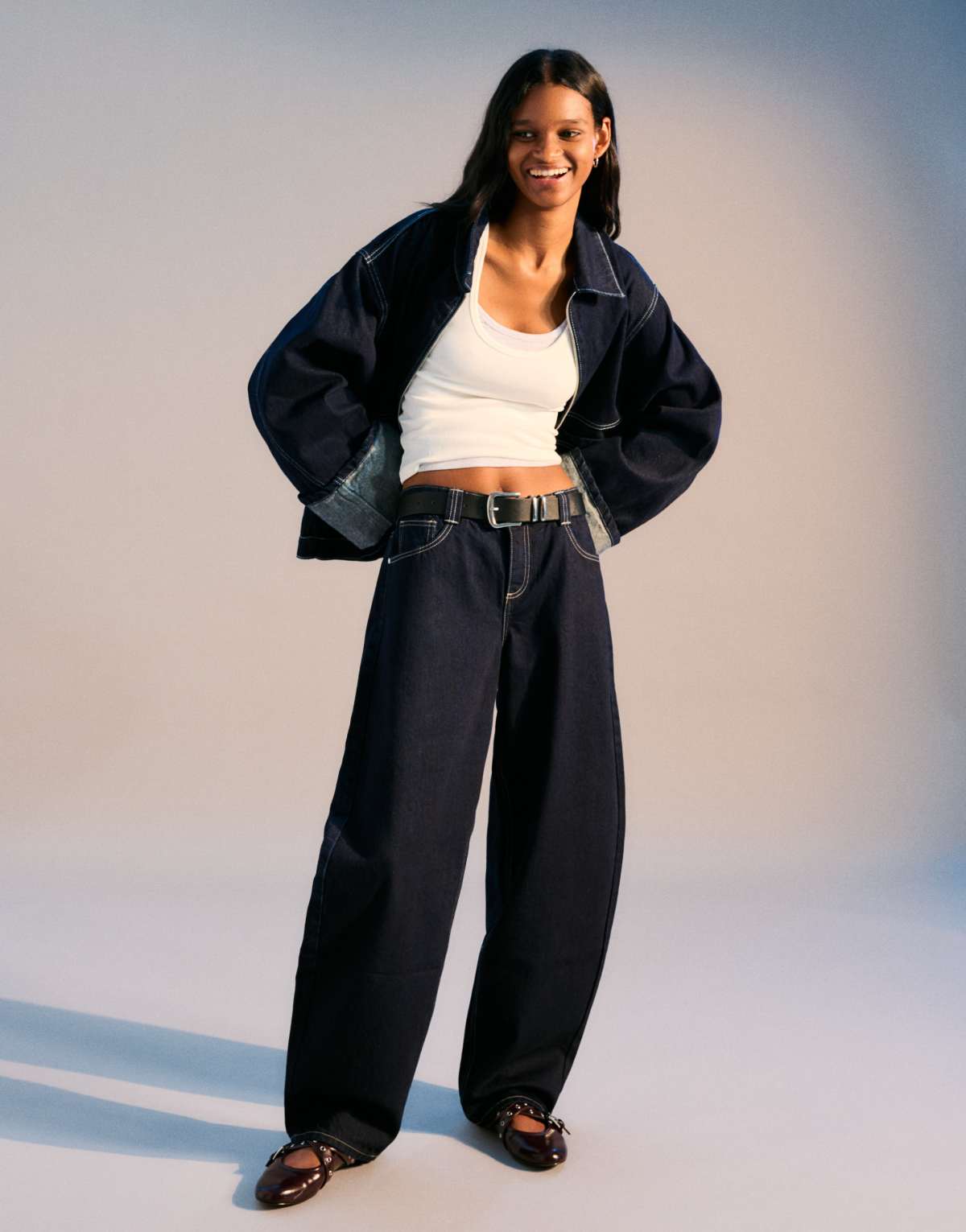 Bershka Barrel jeans in dark blue