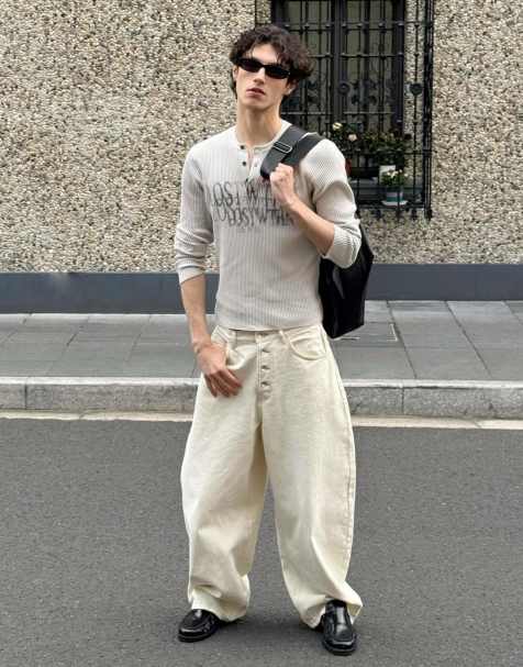 Bershka Barrel jeans in ecru