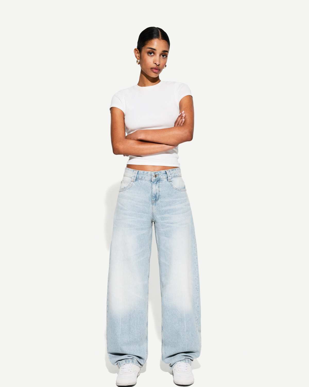 Bershka barrel jeans in mid blue