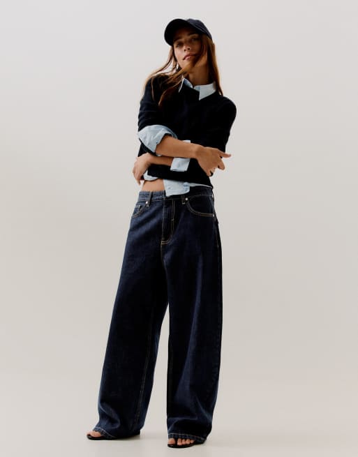 Bershka Barrel-jeans med spænde bagpå i blå, 2 af 5