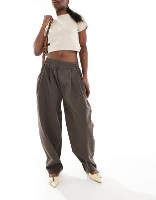 barrel leg tailored pants in brown