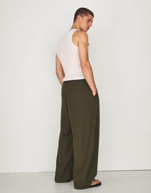 Bershka Barrel-leg trousers with darts and belt in khaki, 3 of 4