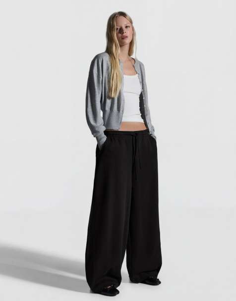 Bershka Barrel plush trousers with stoppers in black - view 1