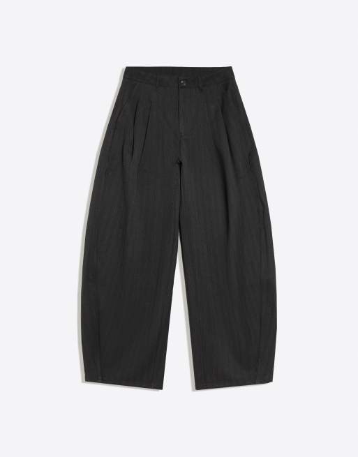 Bershka barrelbyxor med spänne bak i grått och svart, 5 av 5