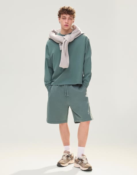 Bershka – Basic-Bermudashorts aus Fleece in Schwarz - view 1
