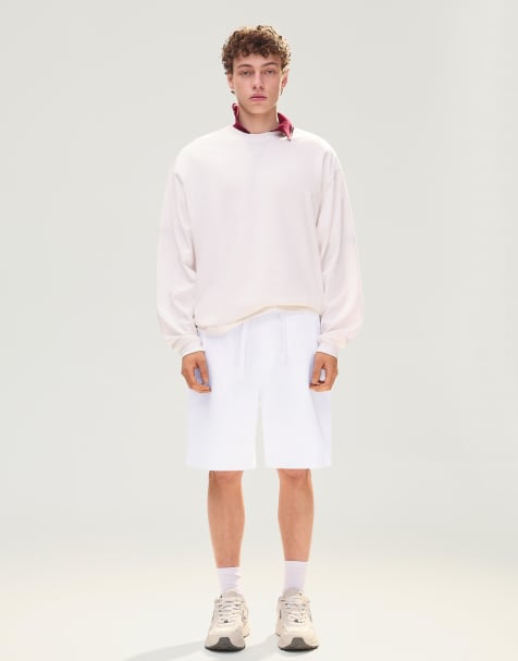 Bershka – Basic-Bermudashorts aus Fleece in Weiß - view 1