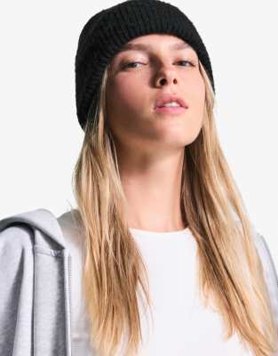Bershka - Basic-Strickmütze in Schwarz
