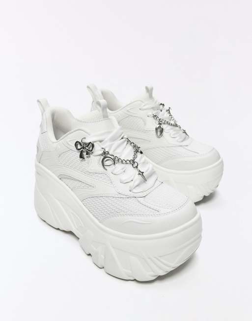Bershka baskets à plateforme XL avec charms en blanc, 3 de 7