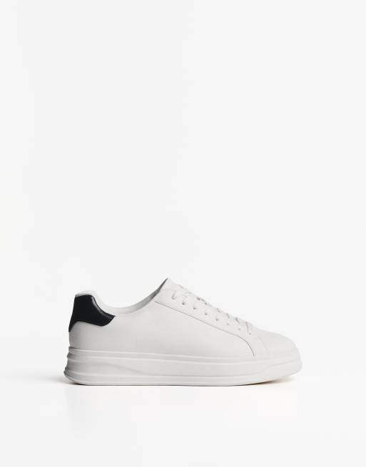 Bershka - Baskets minimalistes à lacets - Blanc