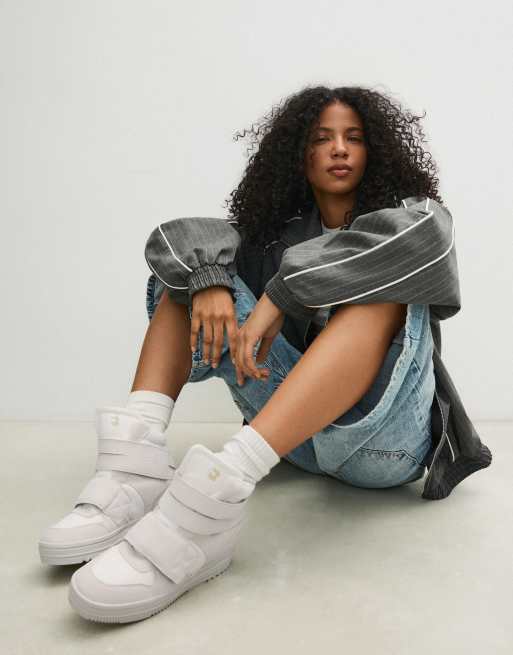 Bershka Baskets montantes à compensée cachée blanches, 2 de 7