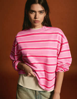 Bershka - Bedruckter Pullover in Rosa mit Rundhalsausschnitt