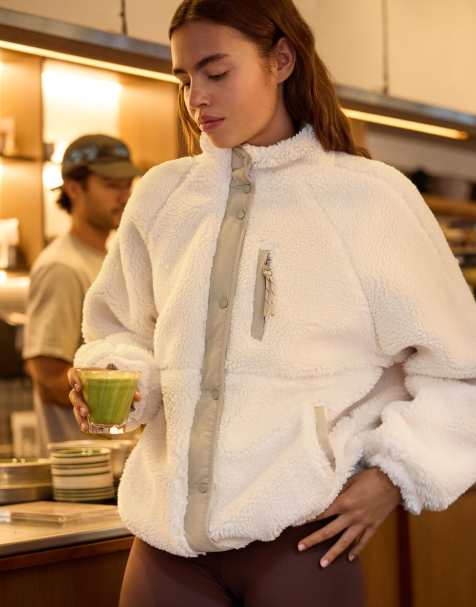 Bershka - Beige jakke i imiteret lammeskind - view 1