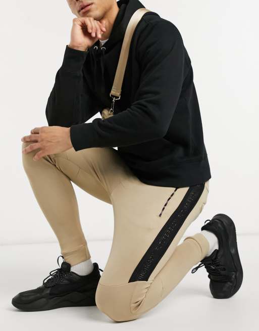 Bershka - Beige joggingbukser med sorte mesh-paneler