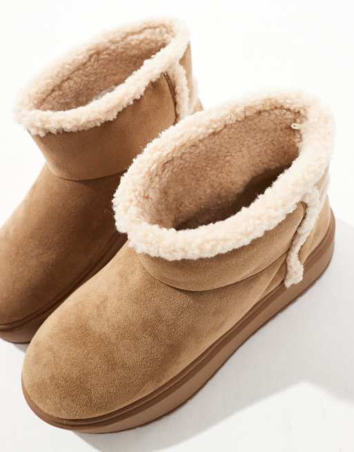 Bershka – Beige, mysiga boots med kanter i fårskinnsimitation, 2 av 4