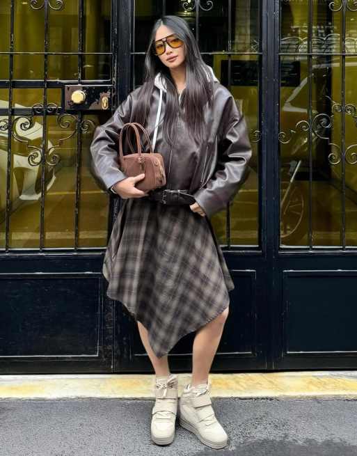 Bershka Belted faux leather jacket in brown, 3 of 4