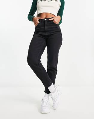 Bershka - Bequeme Mom-Jeans in Schwarz