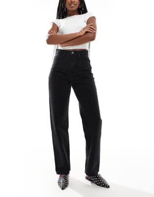 Bershka - Bequeme Mom-Jeans in Schwarz