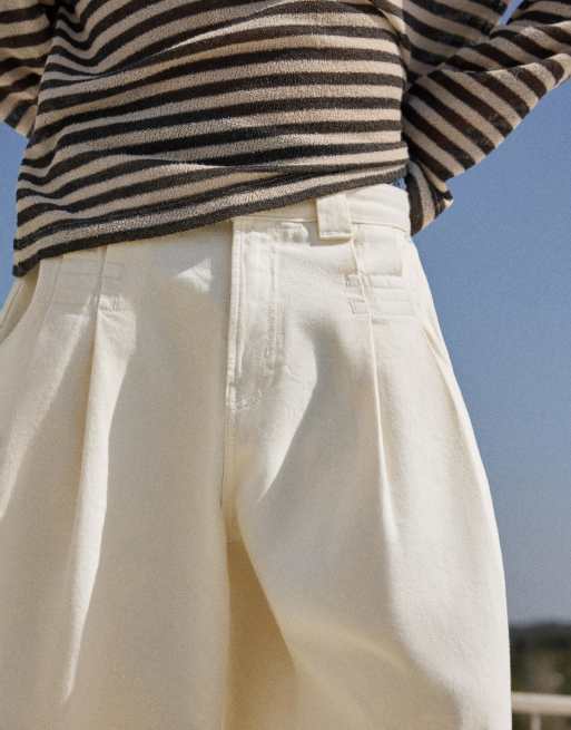 Bershka - Bermuda bombati écru con pinces, 3 di 4