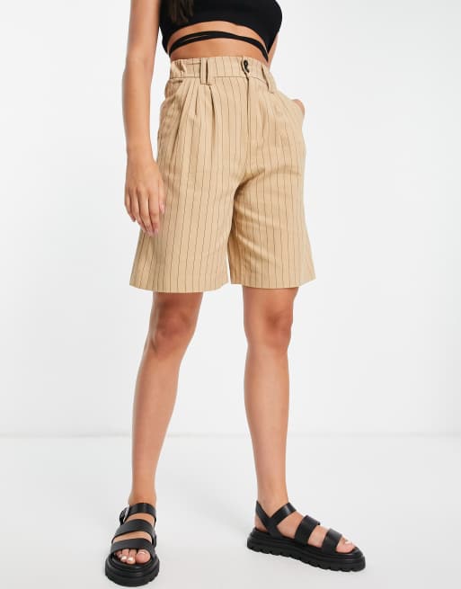 Bershka - Bermuda d'ensemble habillé à fines rayures - Beige, 2 de 4