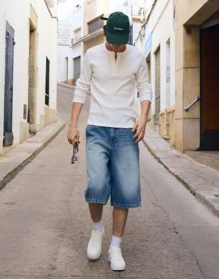 Bershka - Bermuda en jean coupe skateur - Bleu