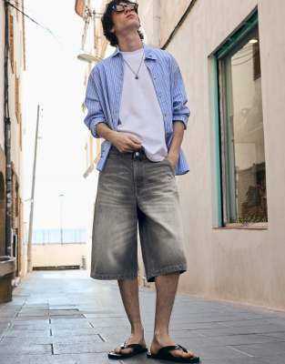 Bershka - Bermuda en jean style skate - Gris clair