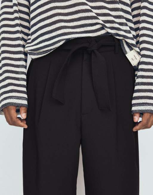Bershka - Bermudashort met wijde pijpen en riem in zwart, 3 van 4