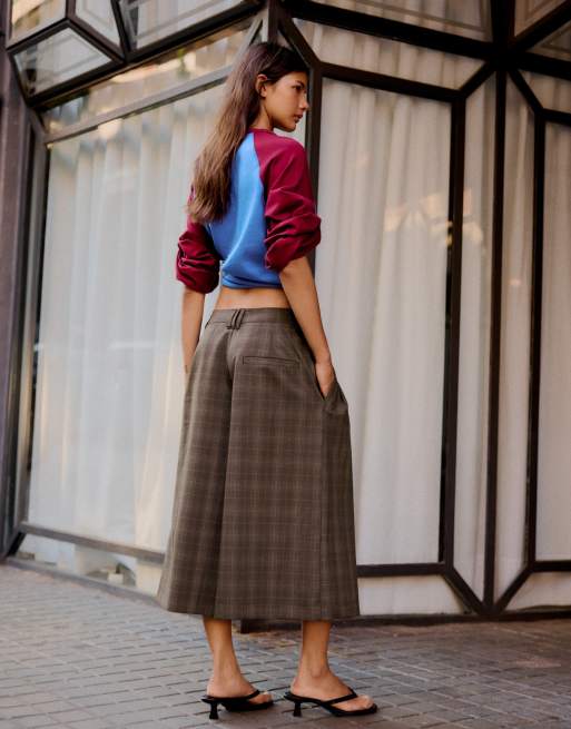 Bershka bermudashorts med omlott och knappar i brunt, 3 av 5