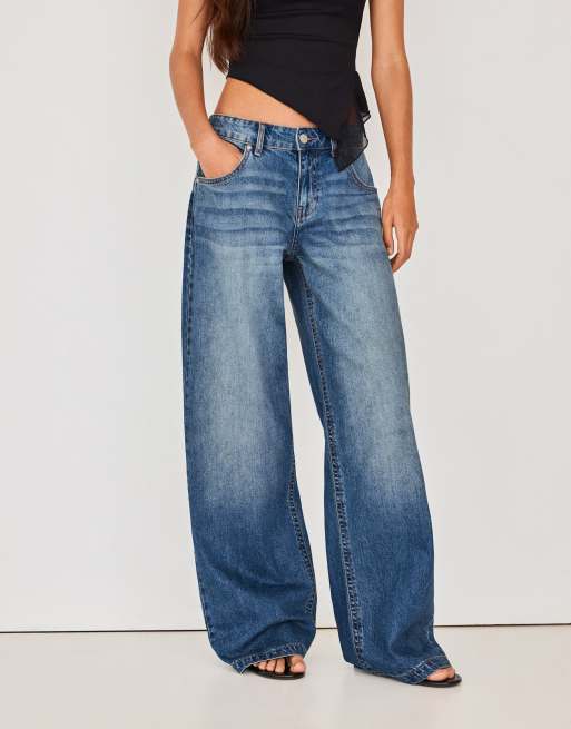 Bershka bestickte Baggy-Jeans in Denimblau, 4 von 6