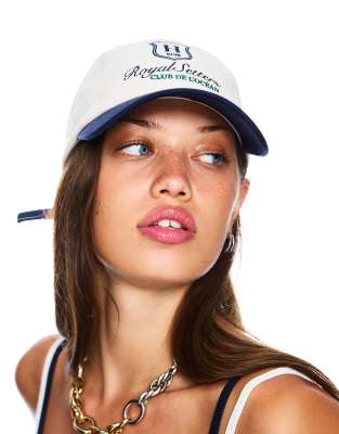 Bershka - Bestickte Kappe in Blau-Marineblau