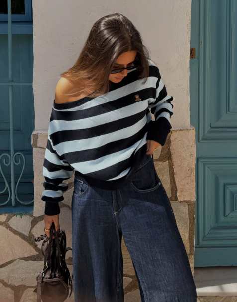 Bershka – Bestickter Pullover in Jeansblau mit U-Boot-Ausschnitt - view 1