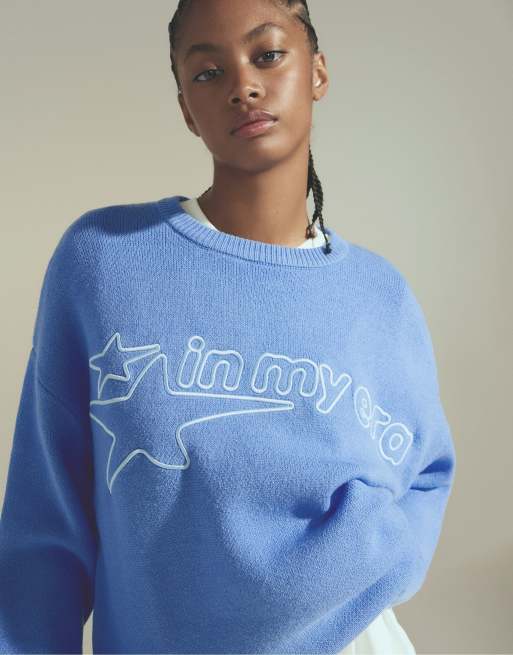 Bershka Bestickter Pullover mit Rundhalsausschnitt in Denimblau, 4 von 5