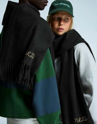 Bershka - Bestickter Unisex-Schal in Grau