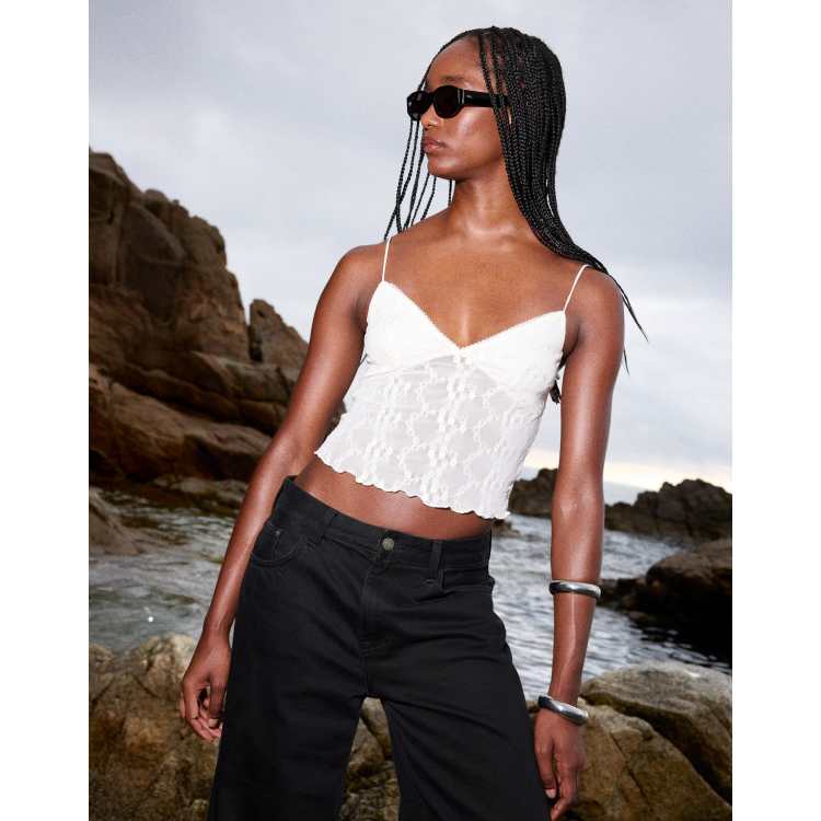 Bershka – Besticktes Top aus Tüll in Weiß mit Riemchenträgern ASOS
