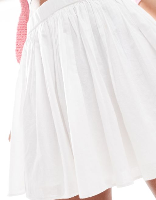 Bershka – Biała, popelinowa spódnica mini o obszernym kroju, 4 z 5