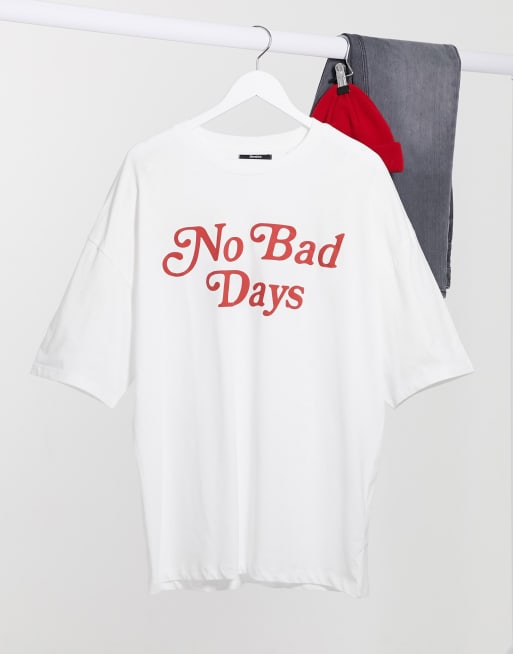 Bershka – Biały T-shirt oversize z nadrukiem na plecach