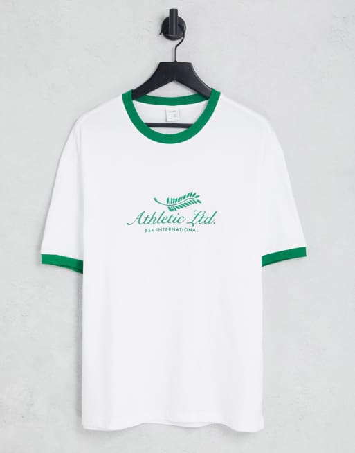 Bershka – Biały T-shirt z nadrukiem w uczelnianym stylu