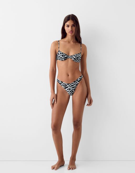 Bershka - Bikinitrusser med V-design foran og zebraprint - Del af sæt