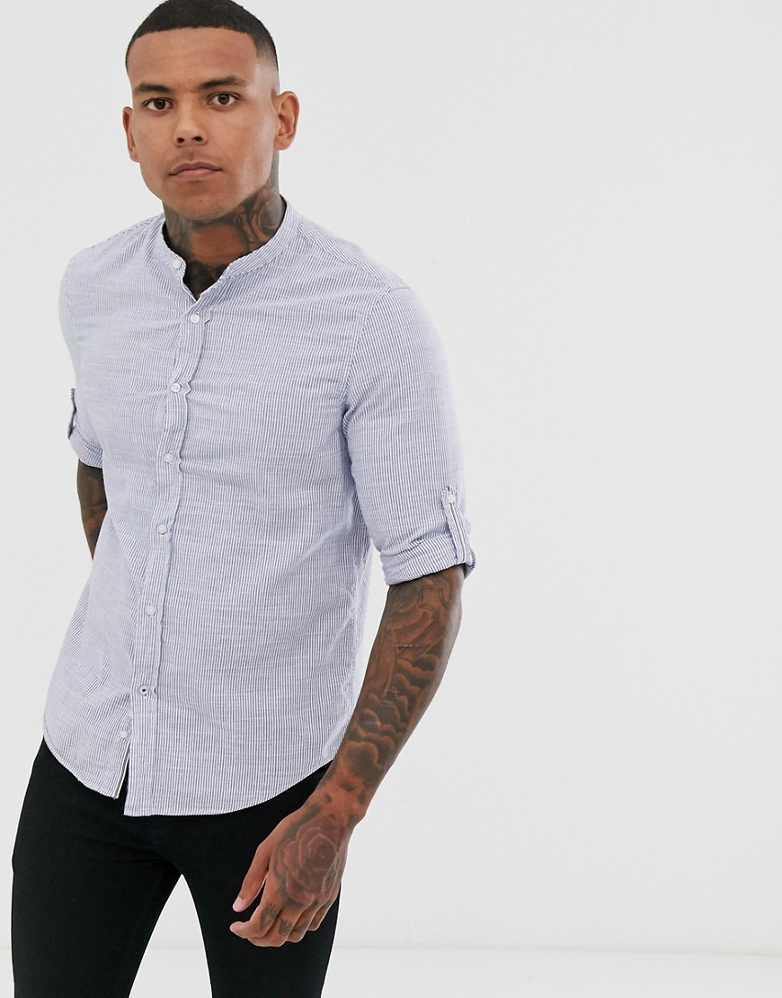 Bershka – Blårandig linneskjorta med murarkrage och smal passform
