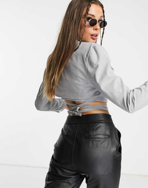 Bershka - Blazer corto in poliestere grigio con cut-out in coordinato - GREY, 2 di 4