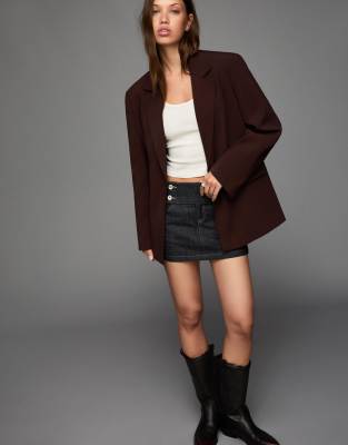 Bershka - Blazer in Braun mit Bindedetails am Rücken-Brown