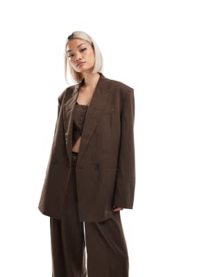 Bershka - Blazer in Braun mit extremem Oversize-Schnitt