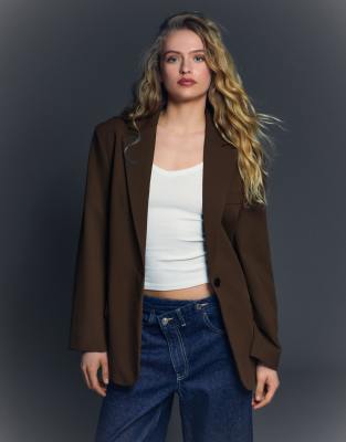 Bershka - Blazer in Braun mit Schnalle am Rücken-Brown