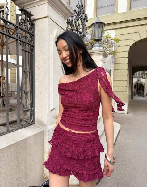 Bershka blonde lace ruffled mini skirt in burgundy