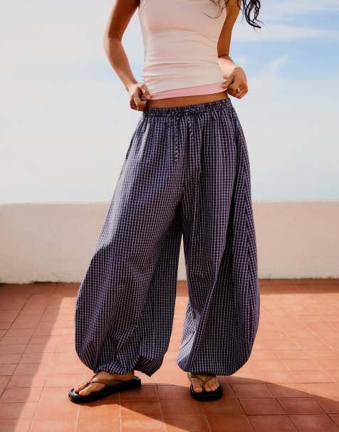 Bershka – Bloomer-Hose aus Popeline in Burgunderrot - view 1
