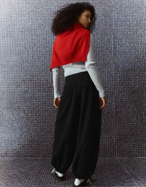 Bershka Bloomer trousers in black, 3 of 5