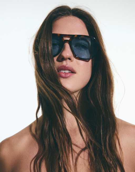 Bershka Blue lens sunglasses in denim blue, 2 of 3